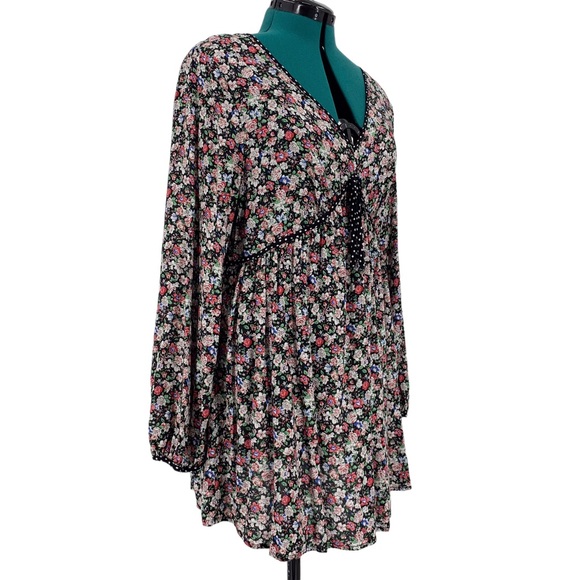 Suzanne Betro Floral Boho Style V-Neck Tunic with Polka Dot Trim, Medium - Picture 10 of 16